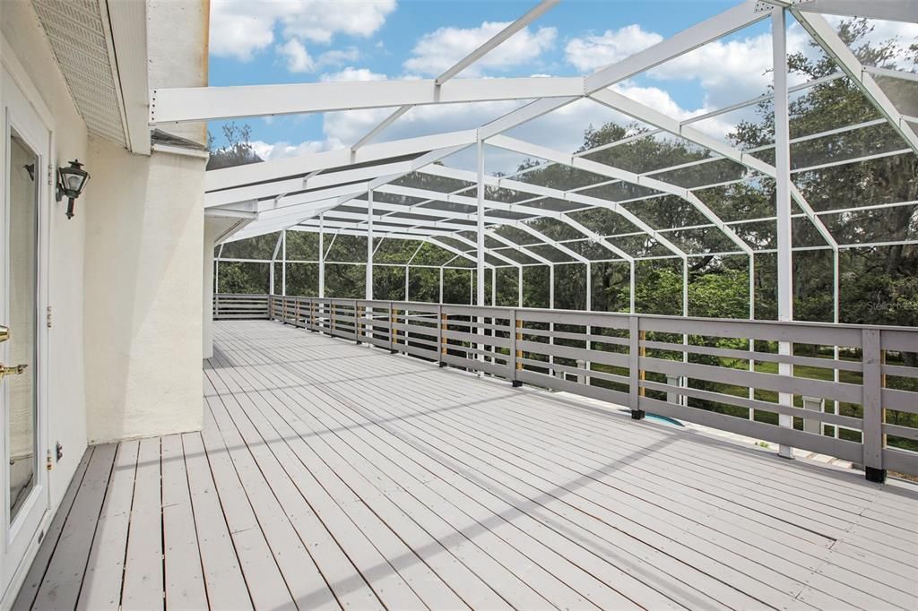 Activo con contrato: $989,000 (5 camas, 5 baños, 4983 Pies cuadrados)