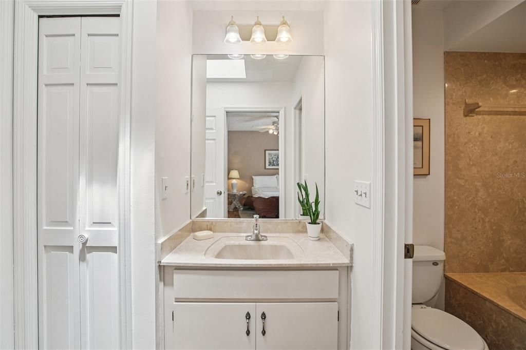 Activo con contrato: $989,000 (5 camas, 5 baños, 4983 Pies cuadrados)