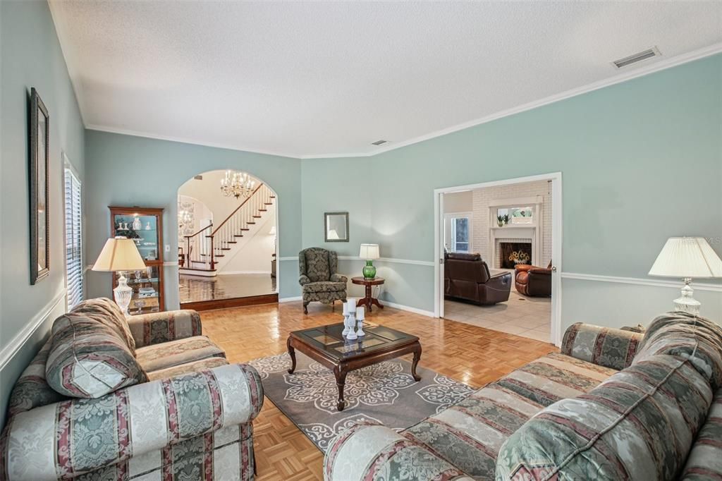 Activo con contrato: $989,000 (5 camas, 5 baños, 4983 Pies cuadrados)