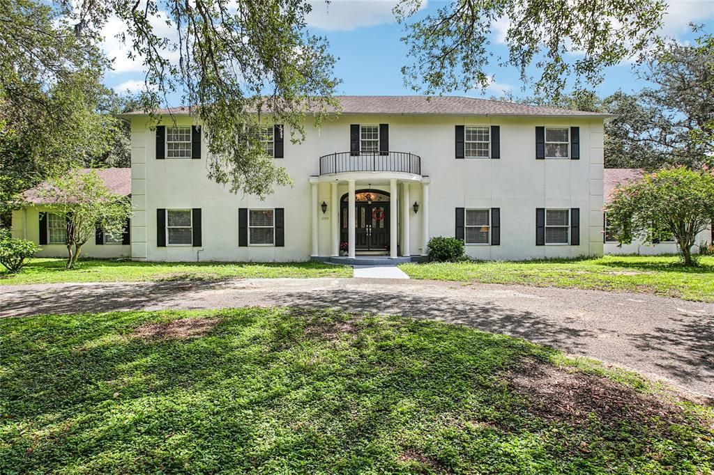 Activo con contrato: $989,000 (5 camas, 5 baños, 4983 Pies cuadrados)