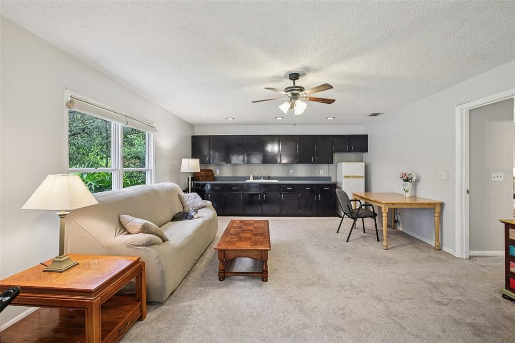 Activo con contrato: $989,000 (5 camas, 5 baños, 4983 Pies cuadrados)