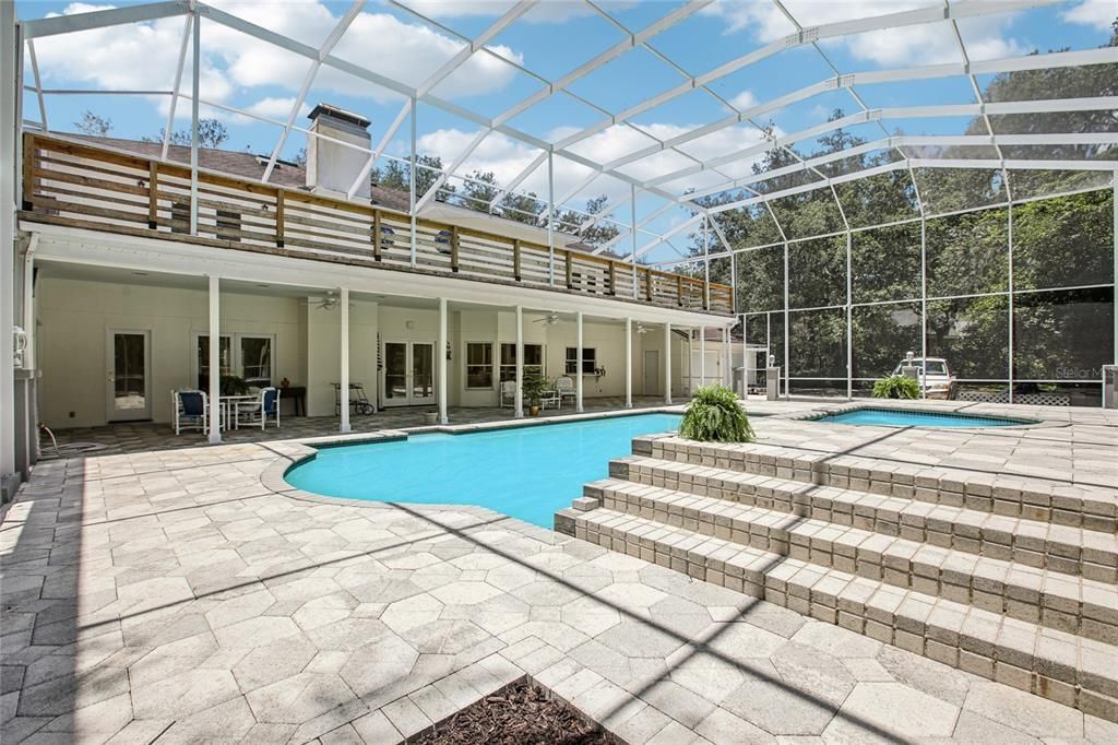 Activo con contrato: $989,000 (5 camas, 5 baños, 4983 Pies cuadrados)