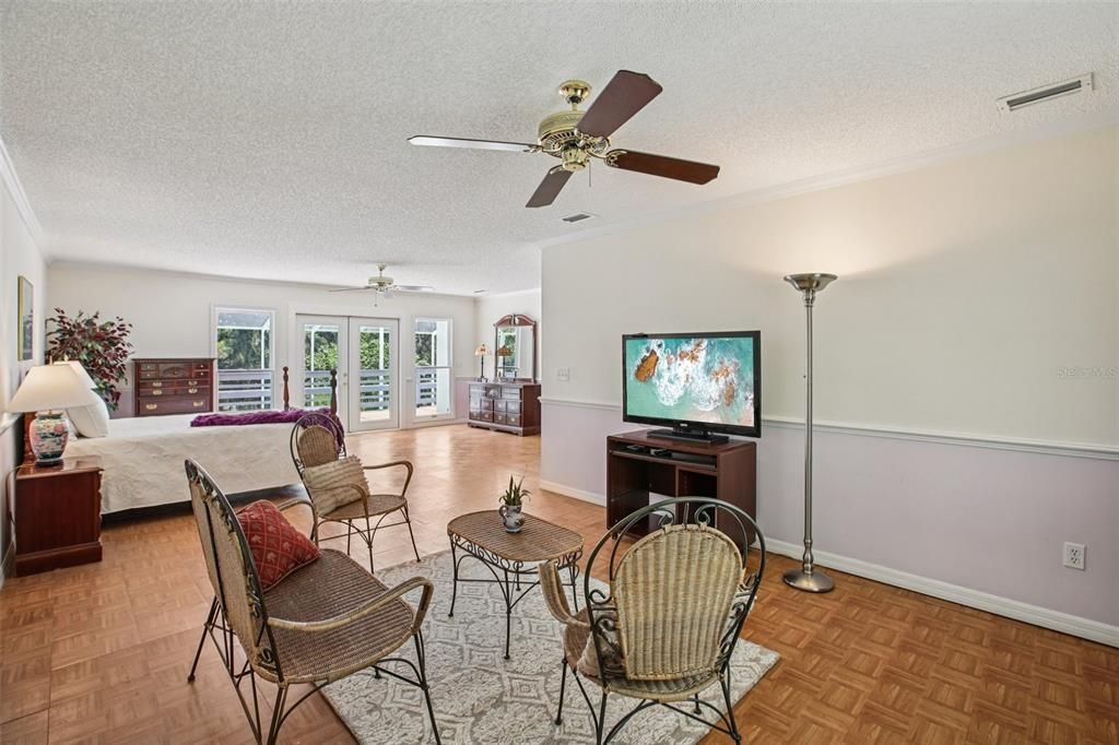 Activo con contrato: $989,000 (5 camas, 5 baños, 4983 Pies cuadrados)