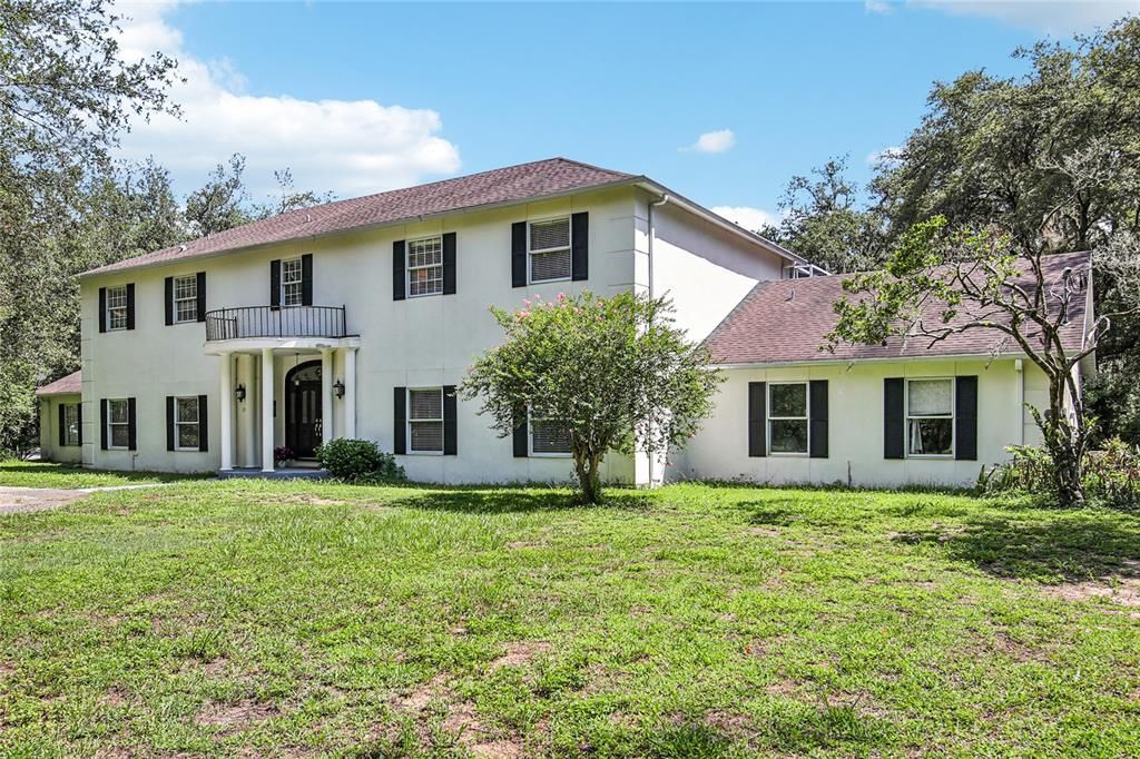 Activo con contrato: $989,000 (5 camas, 5 baños, 4983 Pies cuadrados)