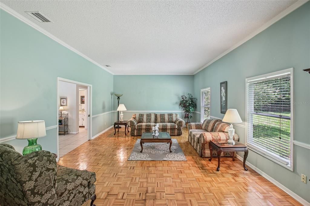 Activo con contrato: $989,000 (5 camas, 5 baños, 4983 Pies cuadrados)