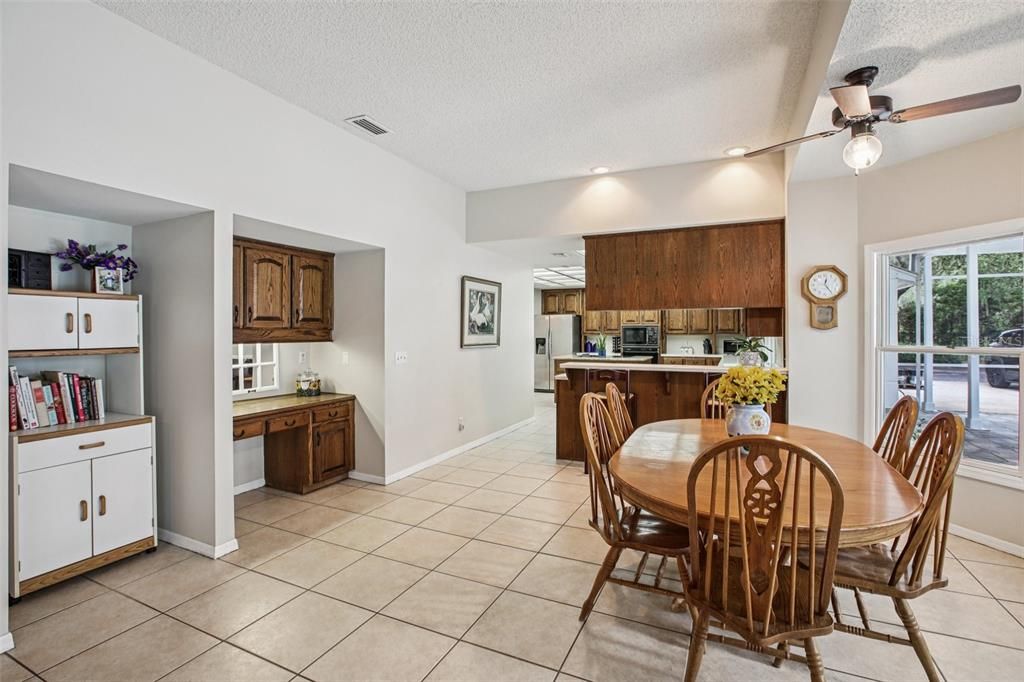 Activo con contrato: $989,000 (5 camas, 5 baños, 4983 Pies cuadrados)