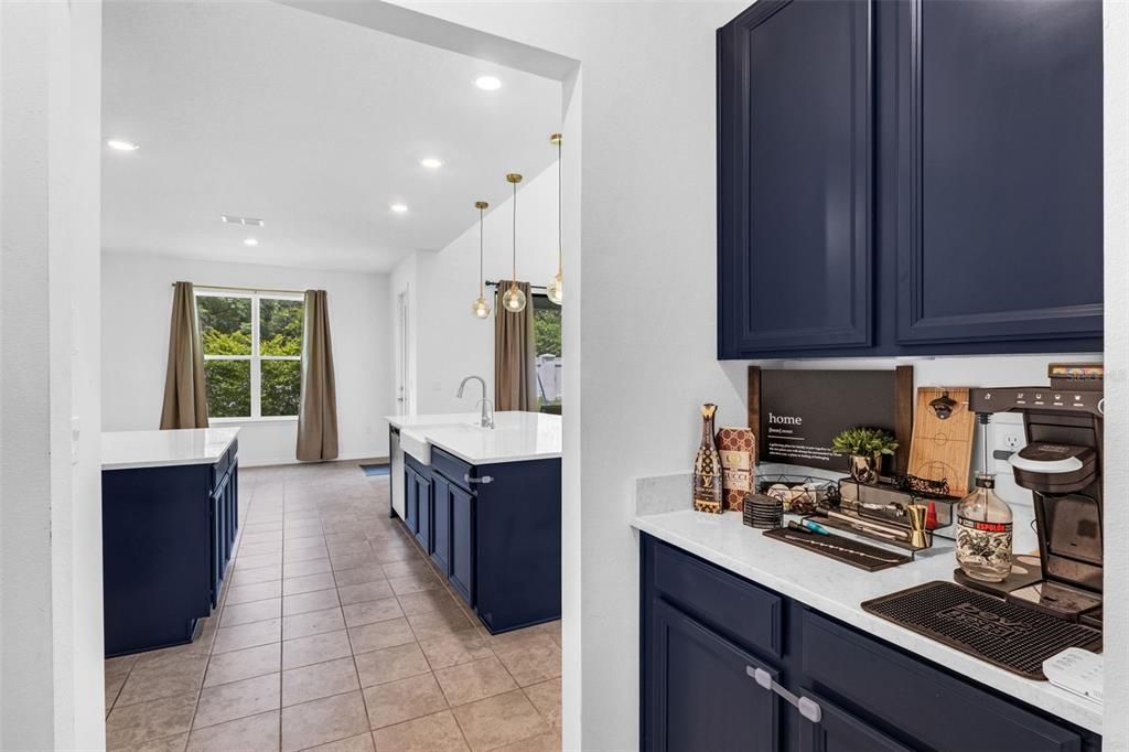 На продажу: $743,900 (5 спален, 3 ванн, 4232 Квадратных фут)