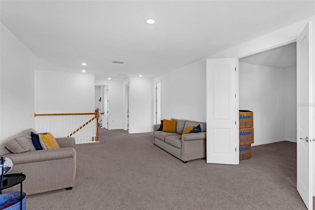 На продажу: $743,900 (5 спален, 3 ванн, 4232 Квадратных фут)