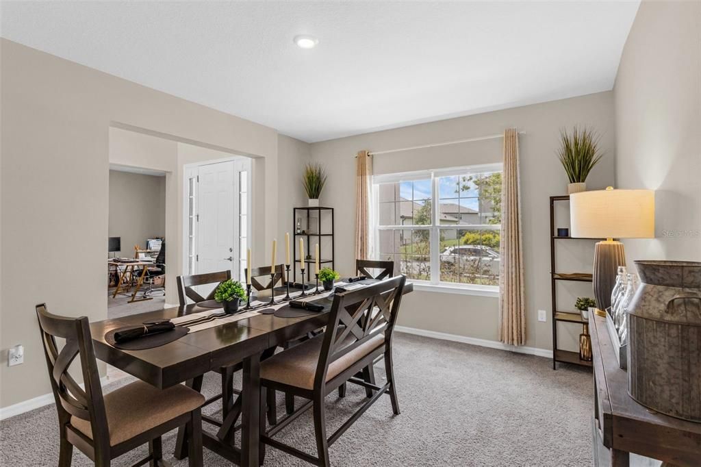 На продажу: $743,900 (5 спален, 3 ванн, 4232 Квадратных фут)