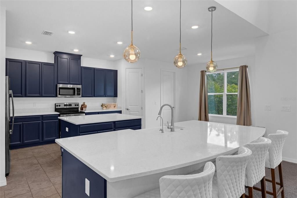 На продажу: $743,900 (5 спален, 3 ванн, 4232 Квадратных фут)