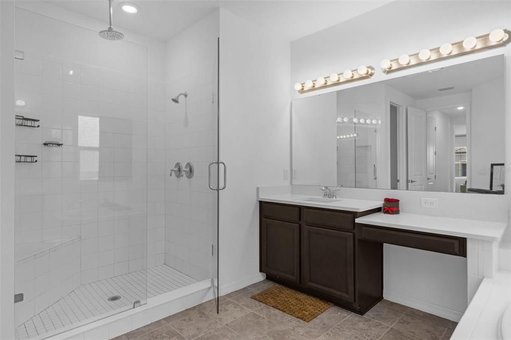 На продажу: $743,900 (5 спален, 3 ванн, 4232 Квадратных фут)