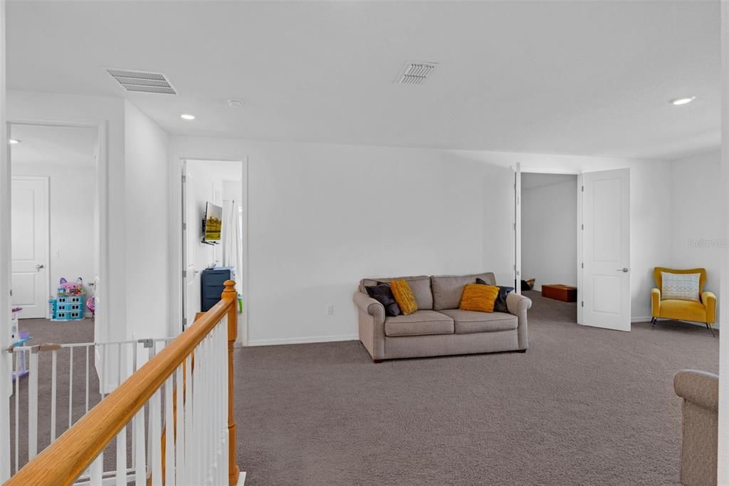 На продажу: $743,900 (5 спален, 3 ванн, 4232 Квадратных фут)