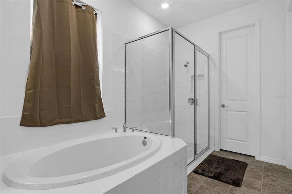 На продажу: $743,900 (5 спален, 3 ванн, 4232 Квадратных фут)