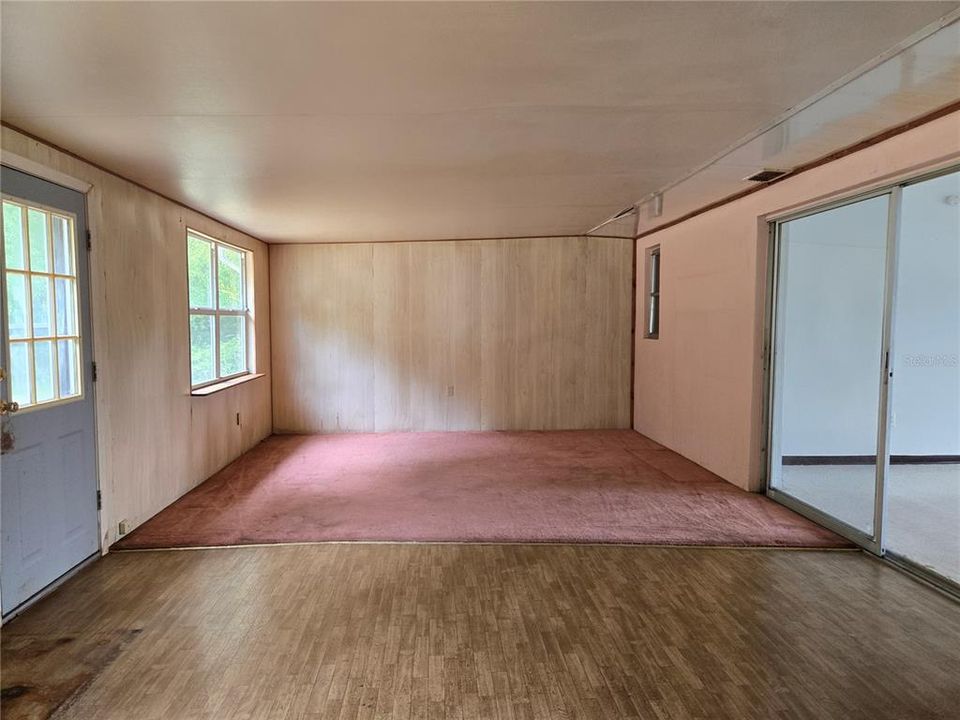 待售: $134,900 (2 贝兹, 1 浴室, 1170 平方英尺)