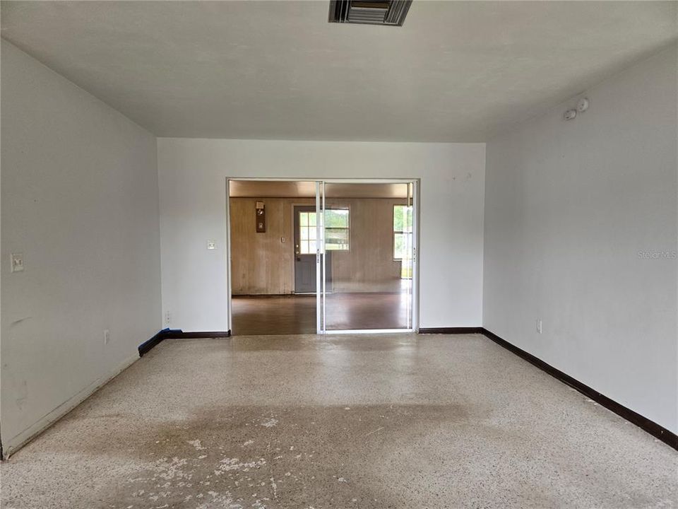 待售: $134,900 (2 贝兹, 1 浴室, 1170 平方英尺)