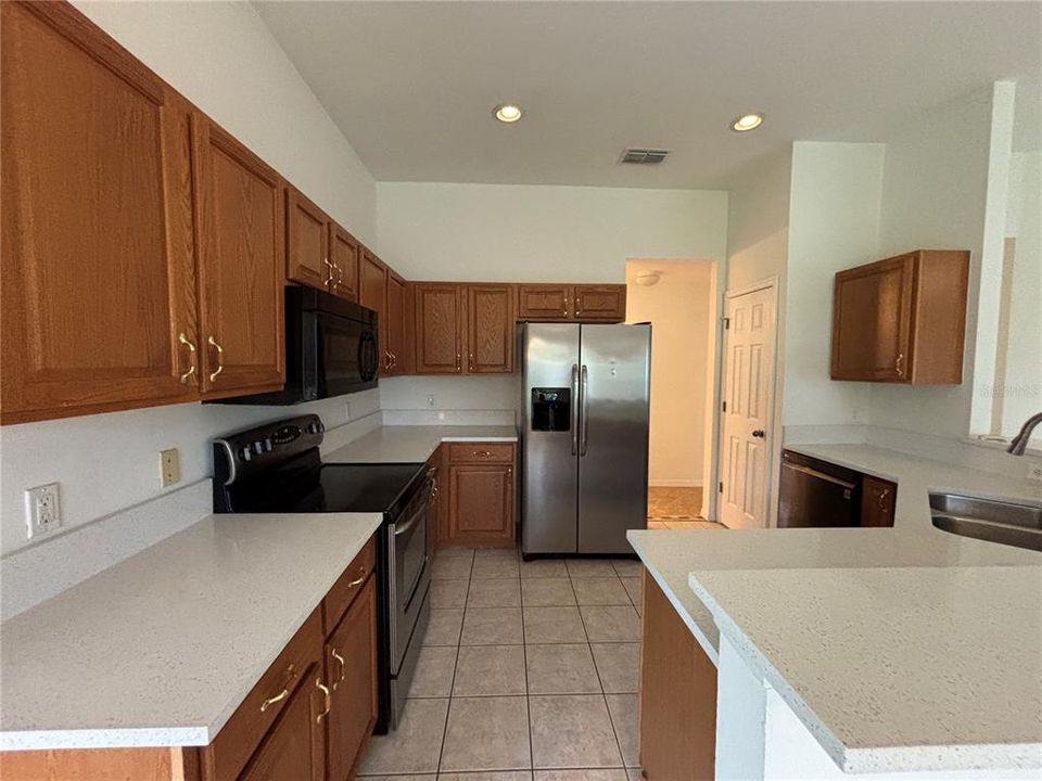 For Rent: $2,550 (3 beds, 2 baths, 2072 Square Feet)