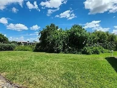 For Rent: $2,550 (3 beds, 2 baths, 2072 Square Feet)