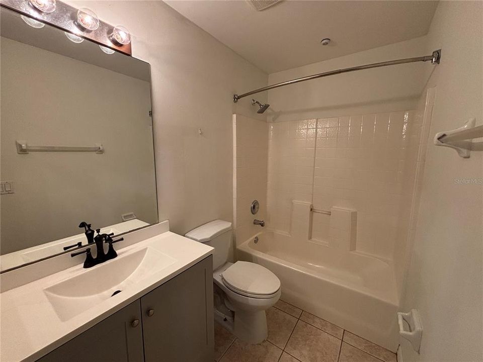 For Rent: $2,550 (3 beds, 2 baths, 2072 Square Feet)