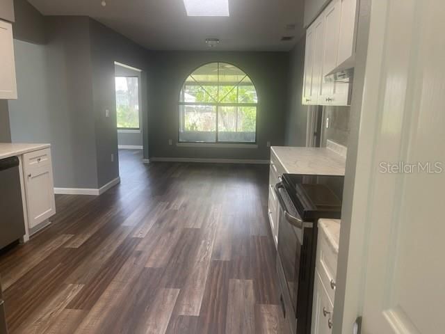 出租: $2,300 (3 贝兹, 2 浴室, 1985 平方英尺)