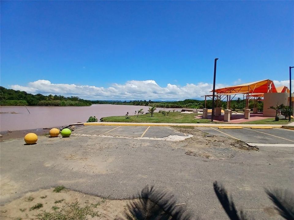 待售: $299,000 (0.50 acres)