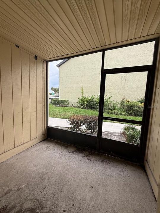 Active With Contract: $1,025 (1 beds, 1 baths, 625 Square Feet)