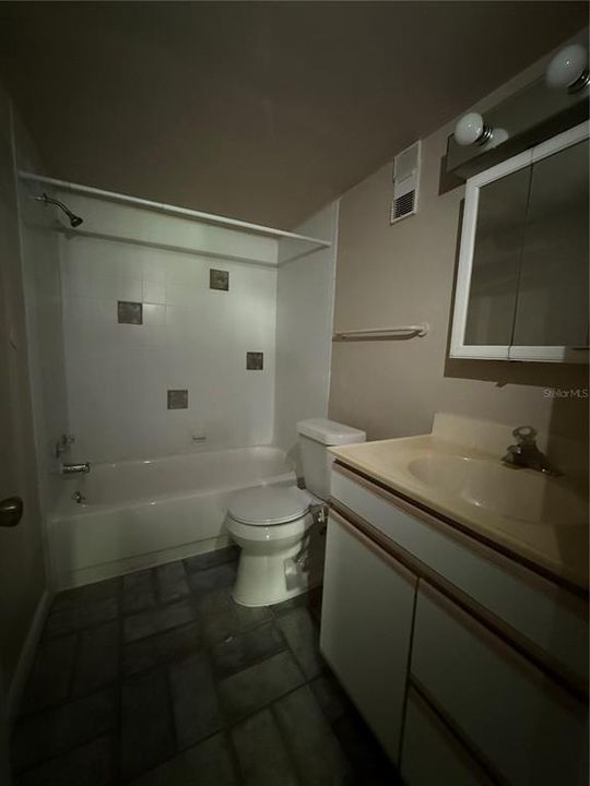 Active With Contract: $1,025 (1 beds, 1 baths, 625 Square Feet)