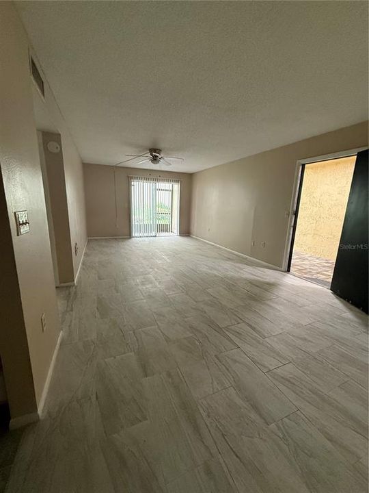 Active With Contract: $1,025 (1 beds, 1 baths, 625 Square Feet)