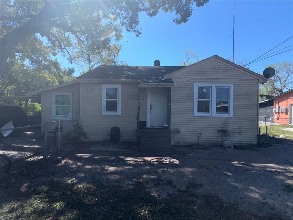 Active With Contract: $175,000 (2 beds, 1 baths, 1043 Square Feet)