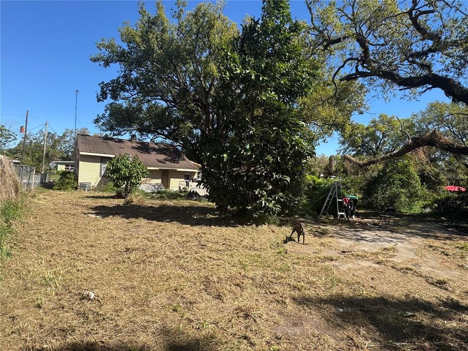 Active With Contract: $175,000 (2 beds, 1 baths, 1043 Square Feet)