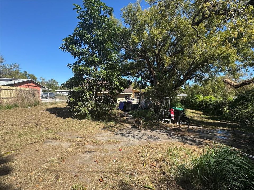 Active With Contract: $175,000 (2 beds, 1 baths, 1043 Square Feet)