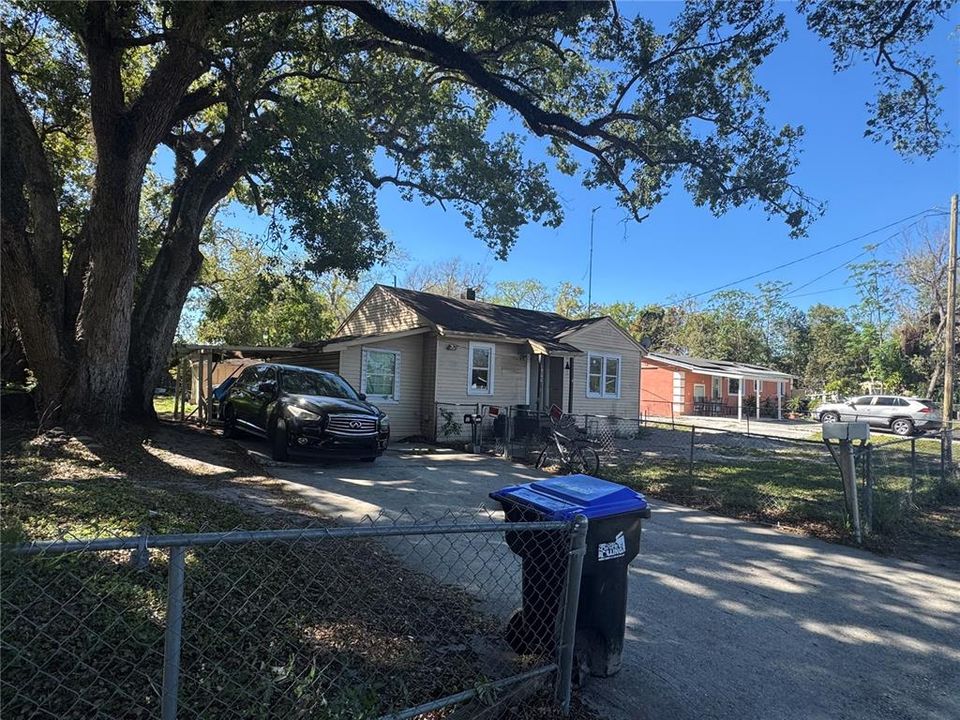 Active With Contract: $175,000 (2 beds, 1 baths, 1043 Square Feet)