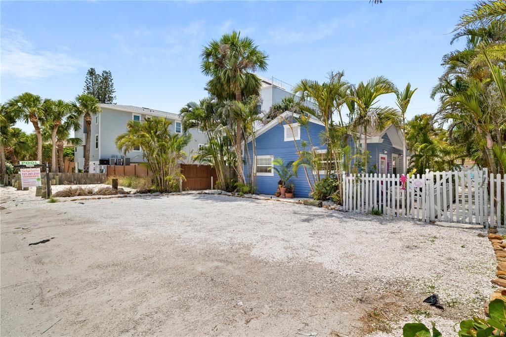 На продажу: $1,595,000 (0 спален, 0 ванн, 1250 Квадратных фут)