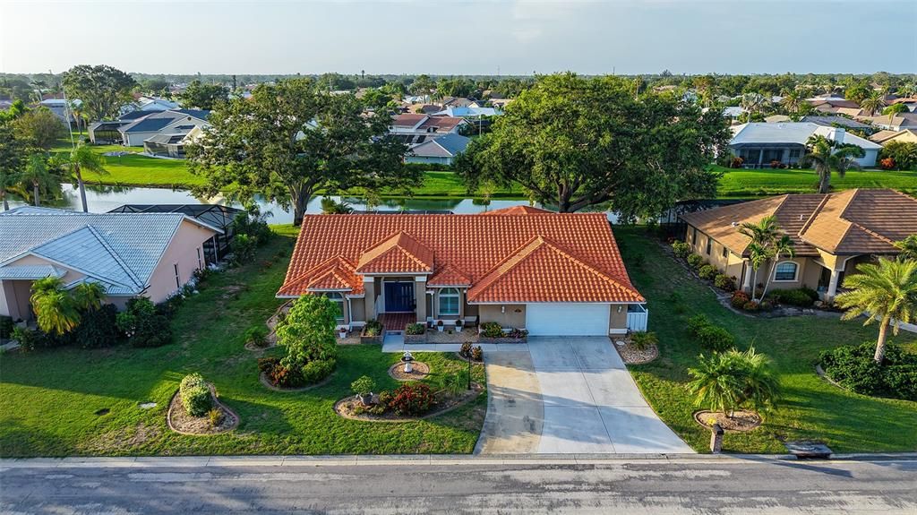 Под контрактом: $580,000 (3 спален, 2 ванн, 2429 Квадратных фут)