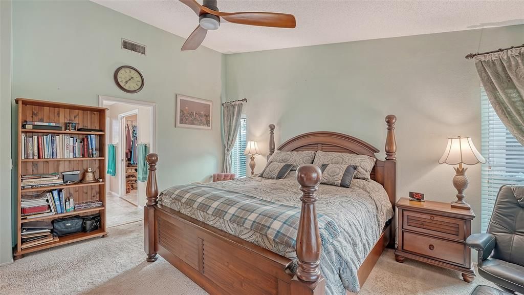 Под контрактом: $580,000 (3 спален, 2 ванн, 2429 Квадратных фут)