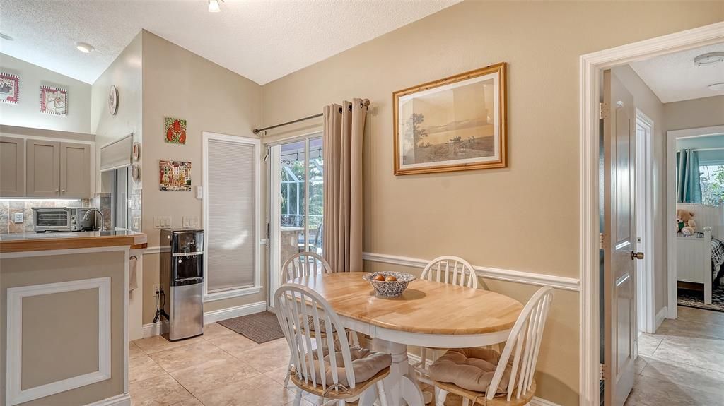 Под контрактом: $580,000 (3 спален, 2 ванн, 2429 Квадратных фут)