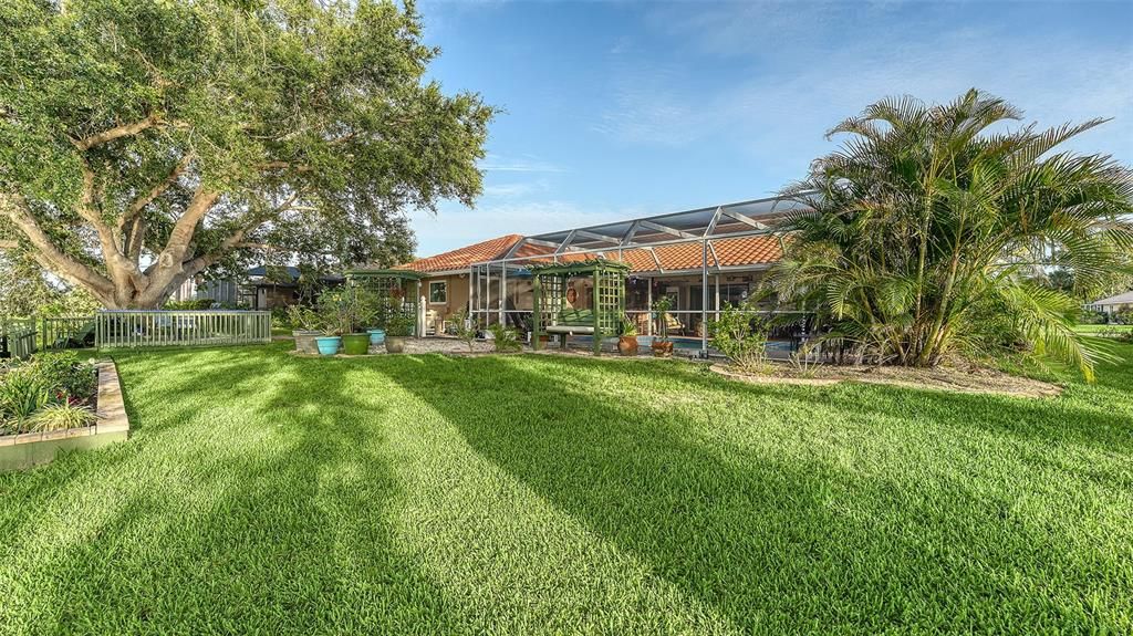 Под контрактом: $580,000 (3 спален, 2 ванн, 2429 Квадратных фут)