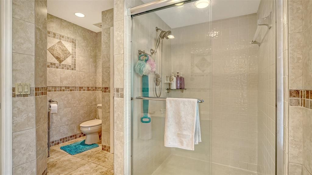 Под контрактом: $580,000 (3 спален, 2 ванн, 2429 Квадратных фут)