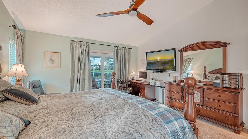 Под контрактом: $580,000 (3 спален, 2 ванн, 2429 Квадратных фут)