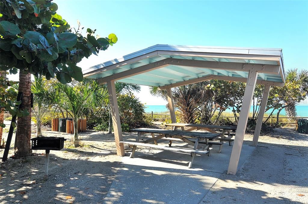 Под контрактом: $580,000 (3 спален, 2 ванн, 2429 Квадратных фут)