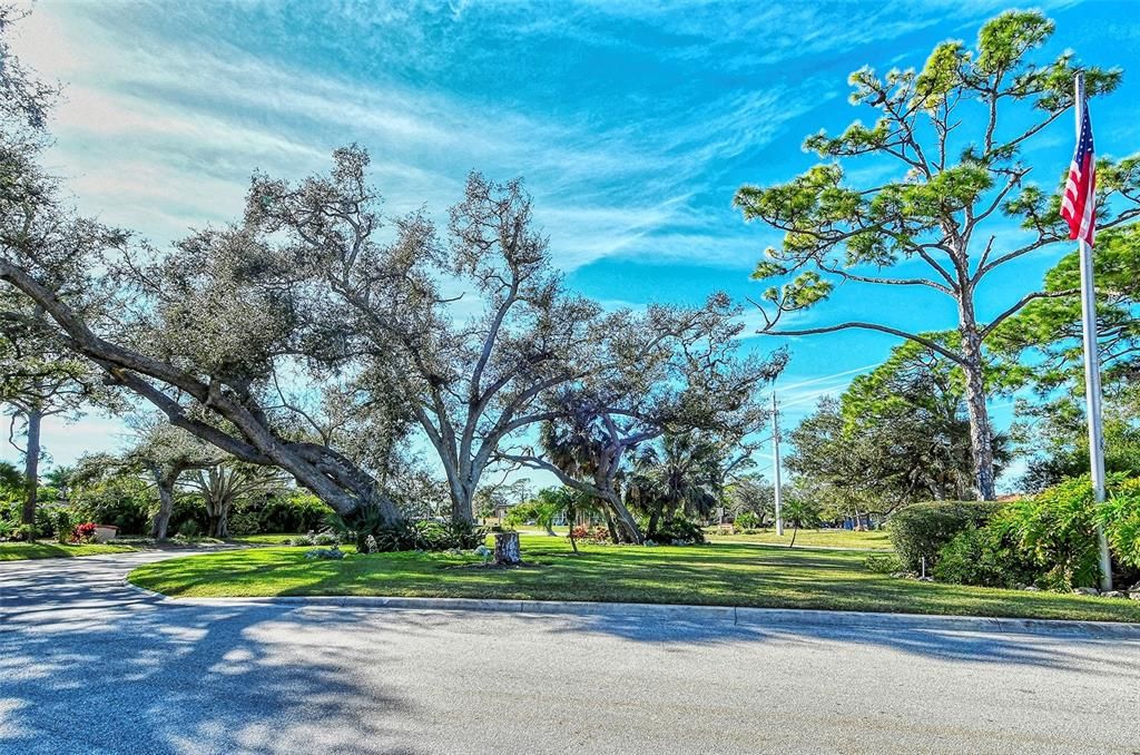 Под контрактом: $580,000 (3 спален, 2 ванн, 2429 Квадратных фут)