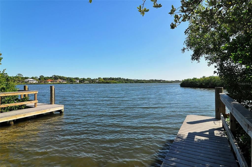 Под контрактом: $580,000 (3 спален, 2 ванн, 2429 Квадратных фут)