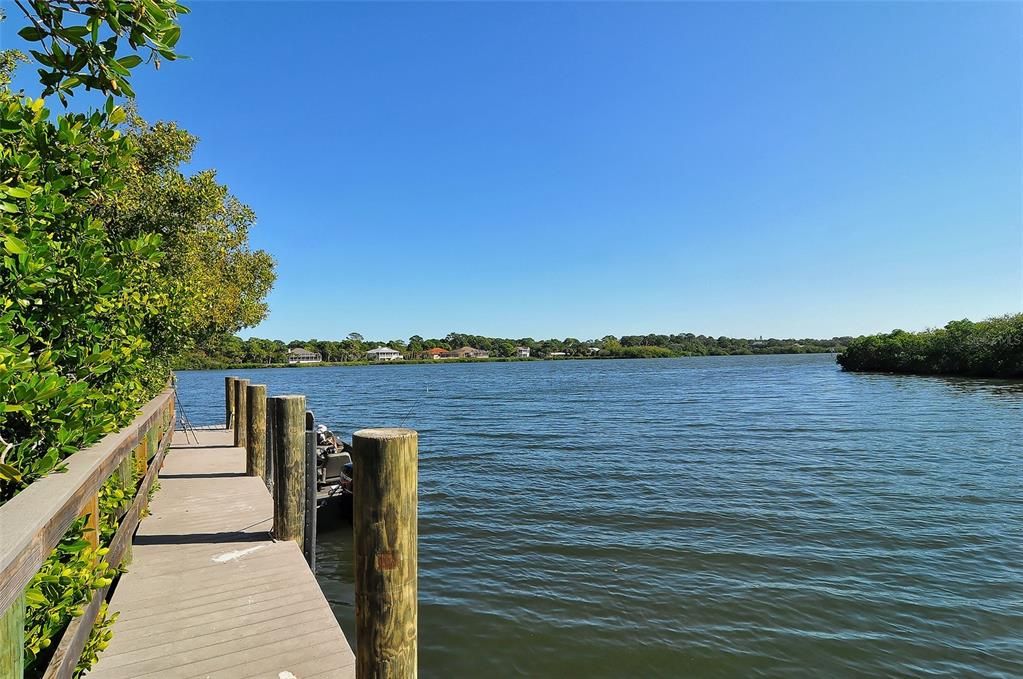 Под контрактом: $580,000 (3 спален, 2 ванн, 2429 Квадратных фут)