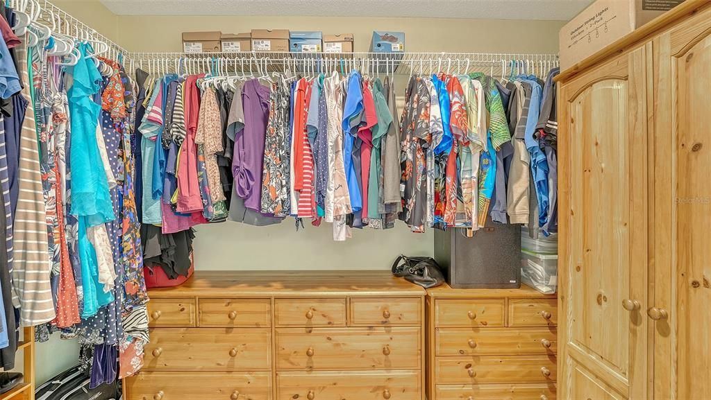 Под контрактом: $580,000 (3 спален, 2 ванн, 2429 Квадратных фут)