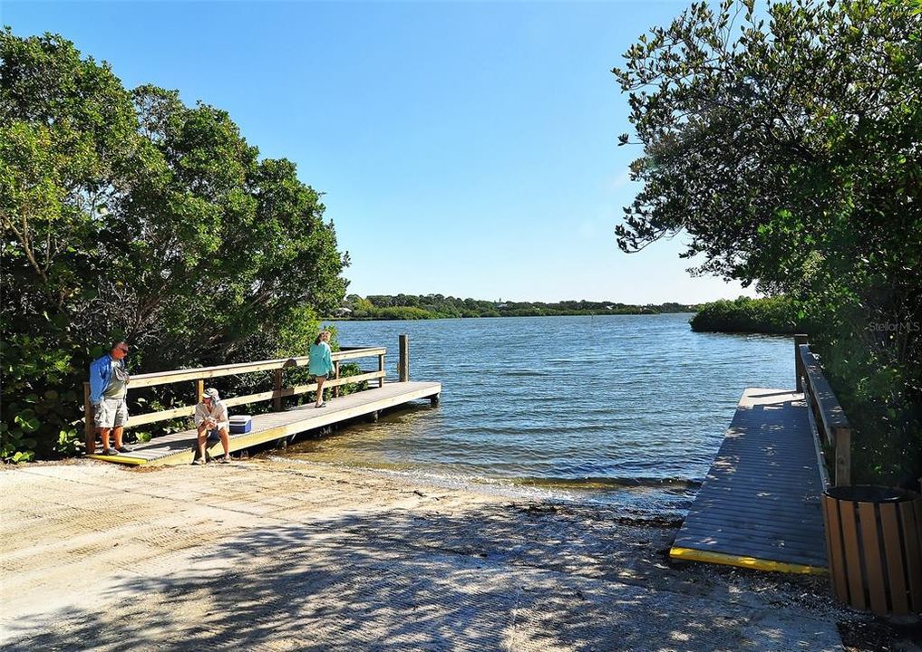 Под контрактом: $580,000 (3 спален, 2 ванн, 2429 Квадратных фут)