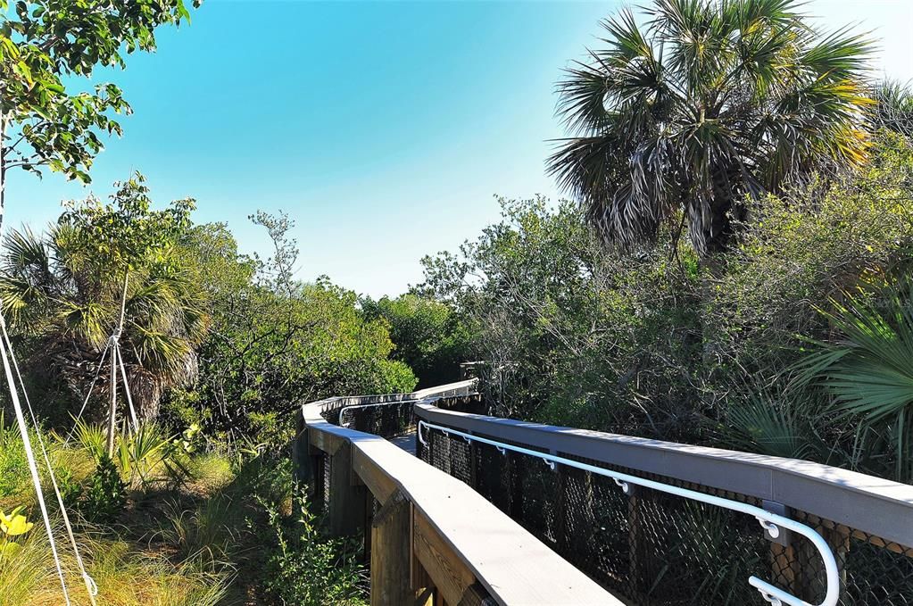 Под контрактом: $580,000 (3 спален, 2 ванн, 2429 Квадратных фут)