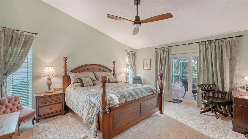 Под контрактом: $580,000 (3 спален, 2 ванн, 2429 Квадратных фут)