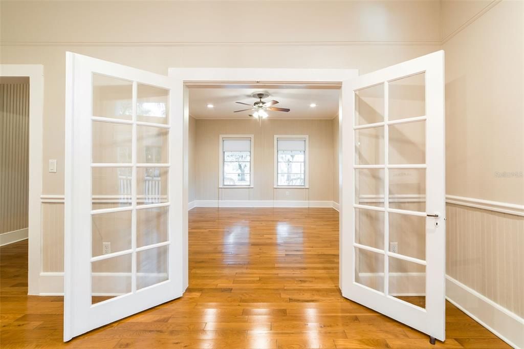 合同活跃: $460,000 (2 贝兹, 3 浴室, 1513 平方英尺)