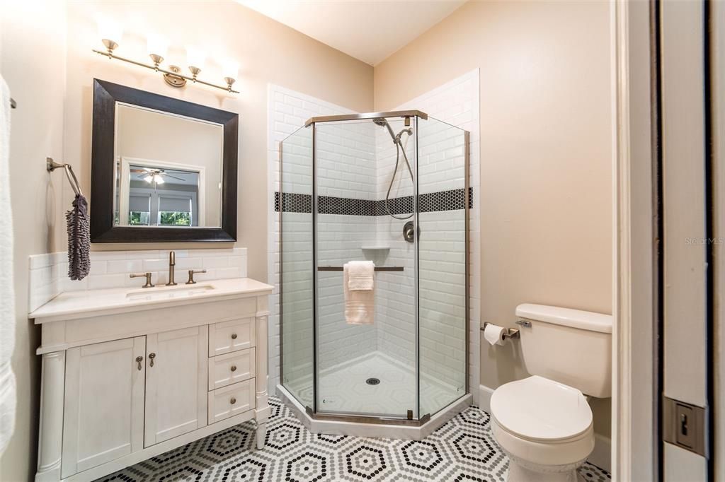 合同活跃: $460,000 (2 贝兹, 3 浴室, 1513 平方英尺)