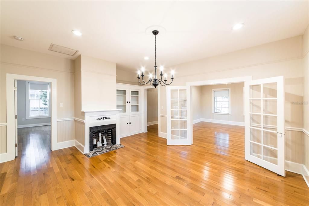 合同活跃: $460,000 (2 贝兹, 3 浴室, 1513 平方英尺)