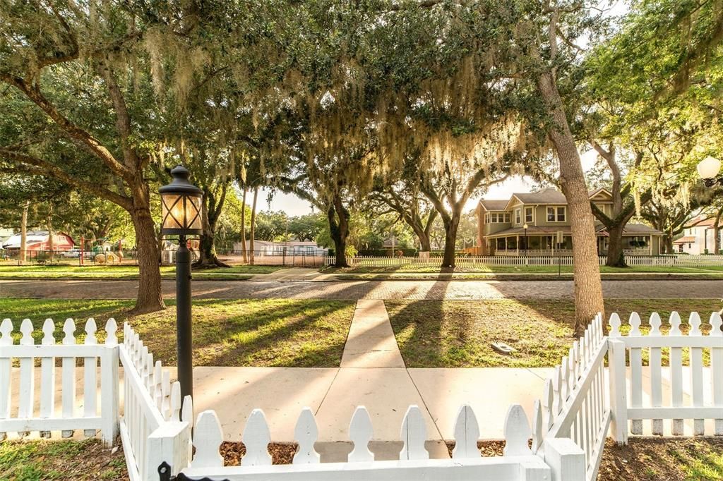 合同活跃: $460,000 (2 贝兹, 3 浴室, 1513 平方英尺)